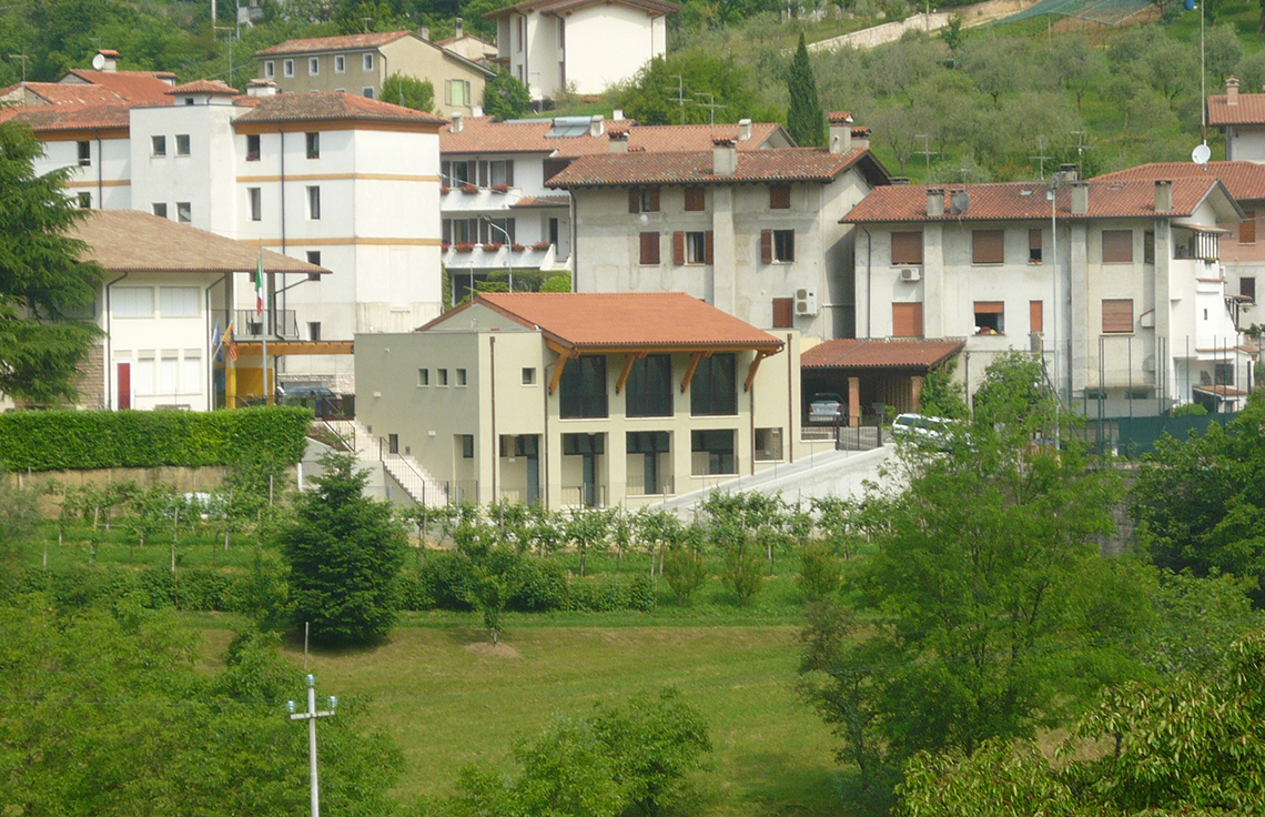 Centro sociale e nuovi spogliatoi a Valrovina di Bassano del Grappa (VI)