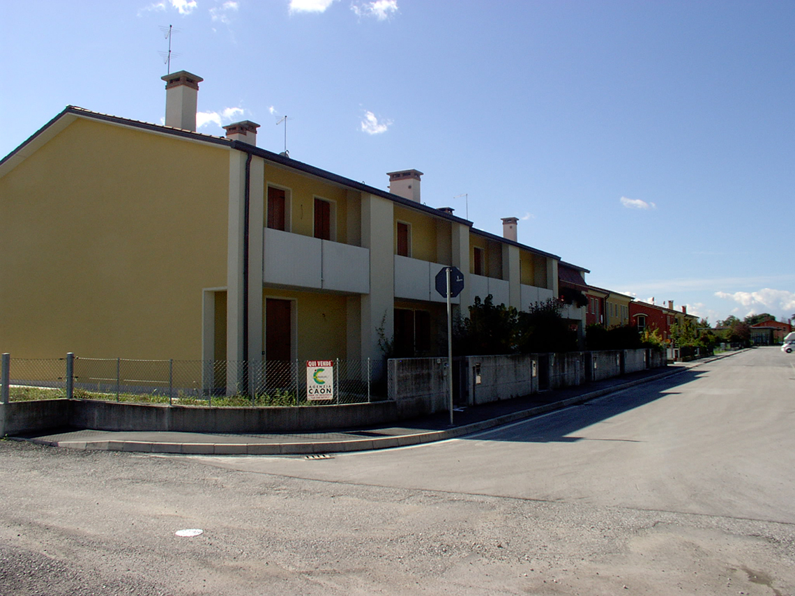 Urbanizzazione   di   una   lottizzazione   residenziale    e  costruzione di 15 abitazioni a Bessica di Loria (TV)