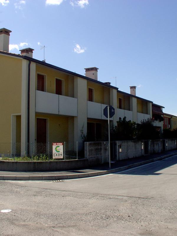 Urbanizzazione   di   una   lottizzazione   residenziale    e  costruzione di 15 abitazioni a Bessica di Loria (TV)